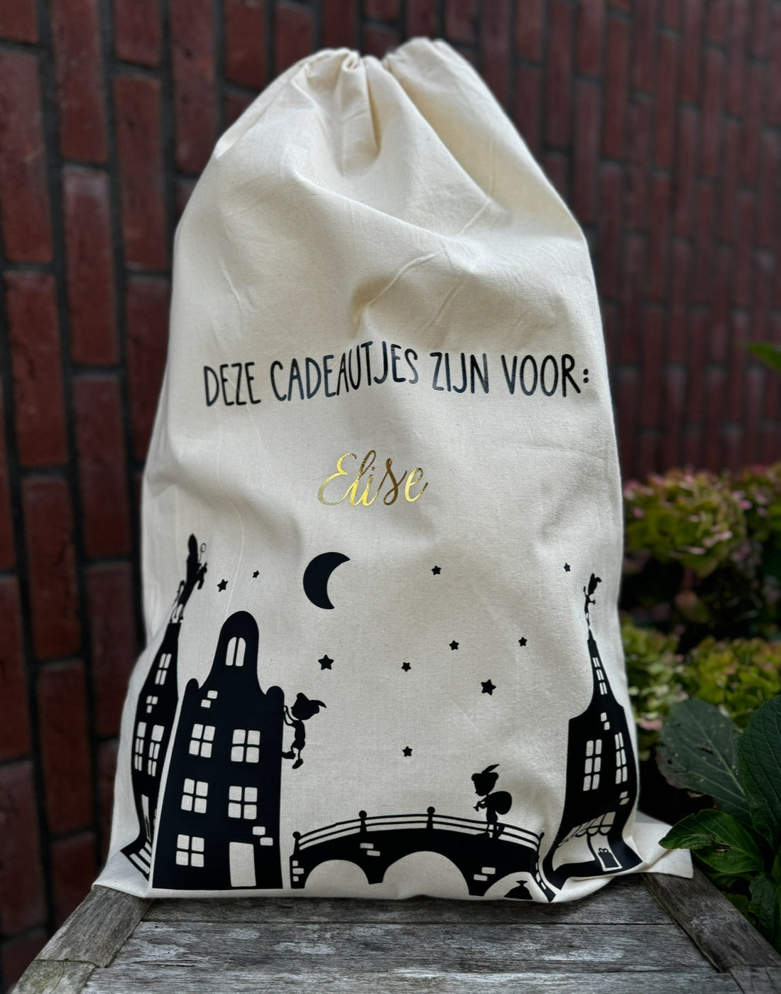 Maak pakjesavond nog leuker voor jouw kind(eren) met gepersonaliseerde katoenen cadeau,- opbergzakken en jute zakjes voor pepernoten.