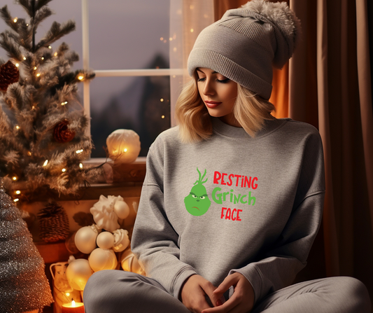 Resting Grinch face | Feestelijke strijkopdrukken voor dames – Perfect voor Kerst en Oud & Nieuw | Personaliseer je outfit