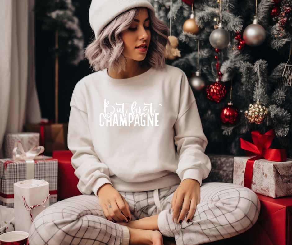 But first Champagne | Feestelijke strijkopdrukken voor kinderen – Perfect voor Kerst en Oud & Nieuw | Personaliseer je outfit