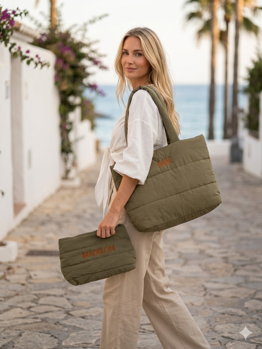 Gepersonaliseerde Puffy toilettas met naam - luxe make-up en travel pouch
